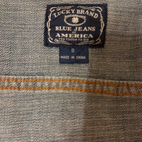 LUCKY - Picture 6 of 7